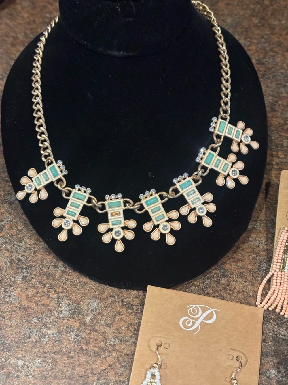 👚Plunder Beaded Statement Necklace and earrings set - Picture 2 of 4
